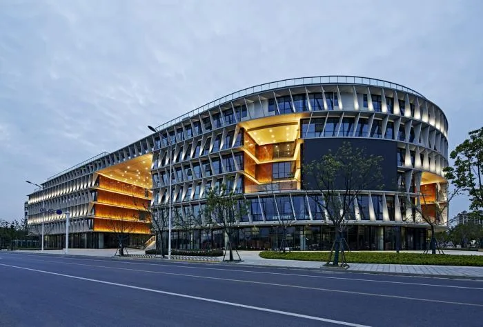 BIM architecture | Freely interpreted enclosed courtyard: Nanjing Pukou Cultural Center/BAU Architecture and Urban Design Firm