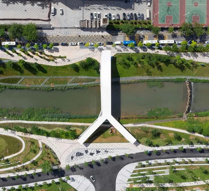 BIM Architecture | Tension in Tranquility: Cross River Pedestrian Bridge at Shenzhen Pingshan Senior High School/Nansha Original