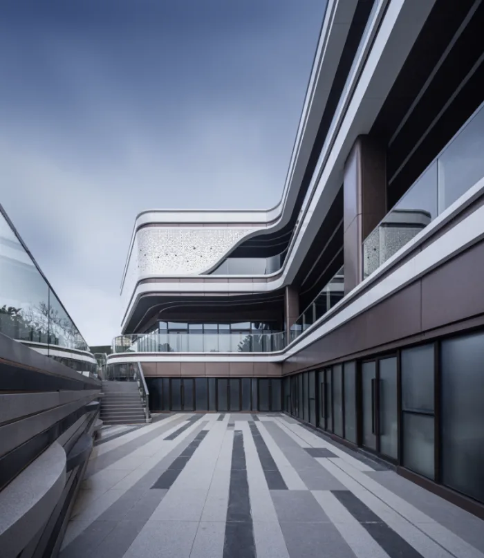 The new landmark of Xiaolingwei in Nanjing, the golden magnetic field of human life