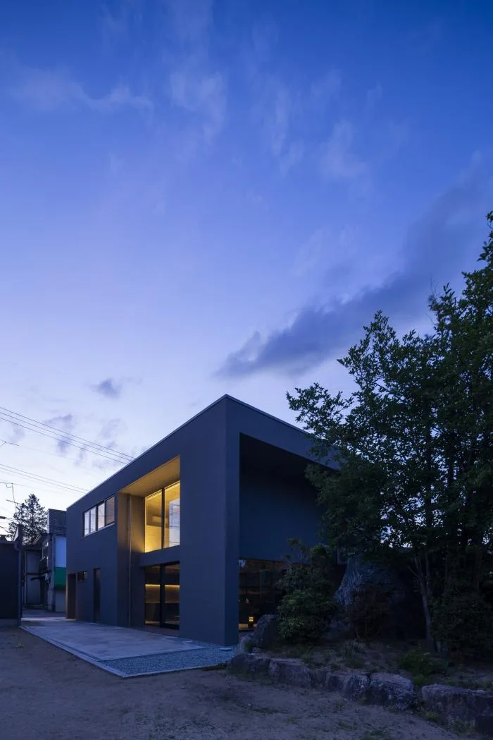 BIM architecture | Half covered with vertical walls, transparent and scenic: Residential "SCAPE" in Yamagata Prefecture, Japan