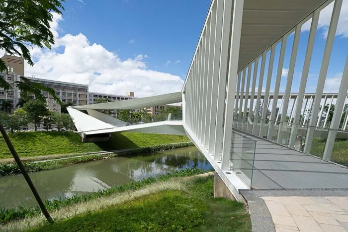BIM Architecture | Tension in Tranquility: Cross River Pedestrian Bridge at Shenzhen Pingshan Senior High School/Nansha Original