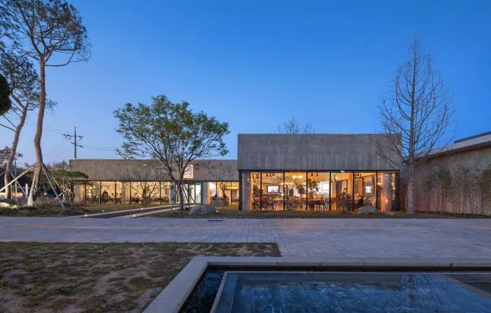 BIM Architecture | Sky and Water Weave Together, Hard Metal Reflects a Sense of Future: 'Mon Amour' Cultural Space