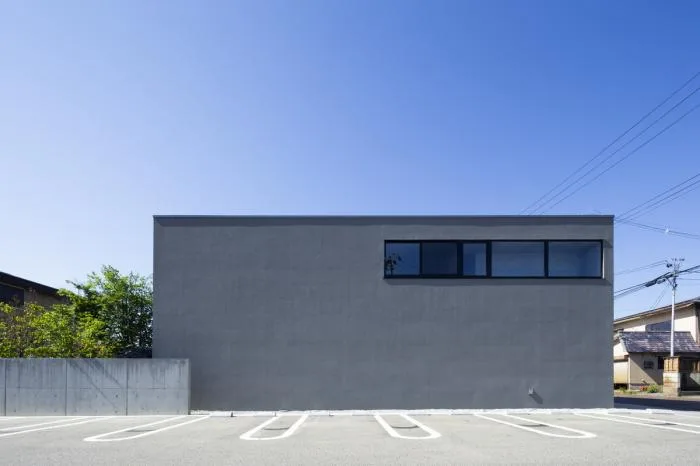 BIM architecture | Half covered with vertical walls, transparent and scenic: Residential "SCAPE" in Yamagata Prefecture, Japan