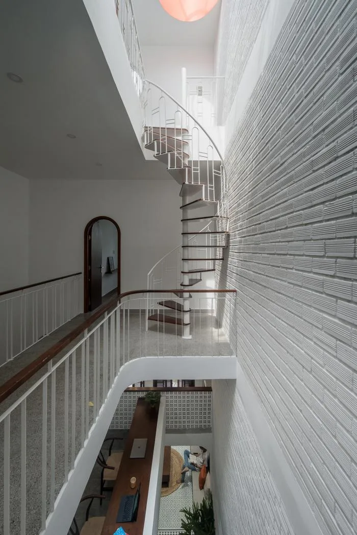 BIM architecture | Vertical courtyards adorned with greenery, balancing vitality and tranquility: V Villa Vietnam