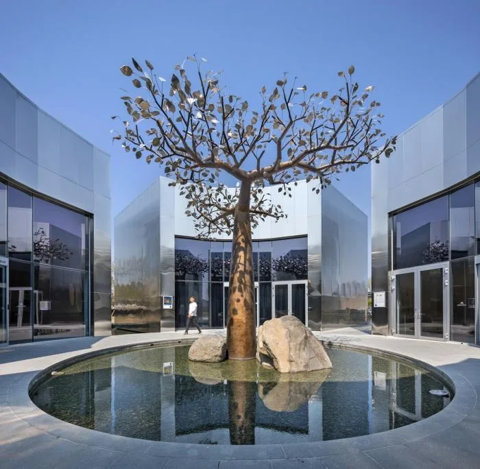 BIM Architecture | Sky and Water Weave Together, Hard Metal Reflects a Sense of Future: 'Mon Amour' Cultural Space