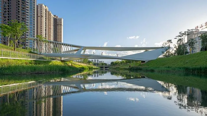 BIM Architecture | Tension in Tranquility: Cross River Pedestrian Bridge at Shenzhen Pingshan Senior High School/Nansha Original