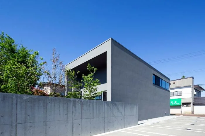 BIM architecture | Half covered with vertical walls, transparent and scenic: Residential "SCAPE" in Yamagata Prefecture, Japan