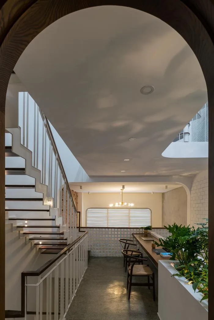 BIM architecture | Vertical courtyards adorned with greenery, balancing vitality and tranquility: V Villa Vietnam