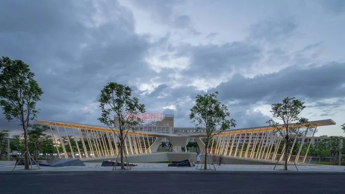BIM Architecture | Tension in Tranquility: Cross River Pedestrian Bridge at Shenzhen Pingshan Senior High School/Nansha Original