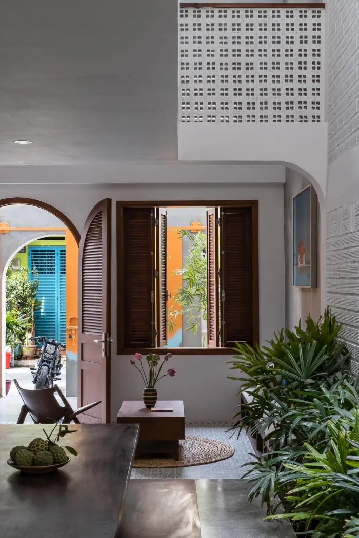 BIM architecture | Vertical courtyards adorned with greenery, balancing vitality and tranquility: V Villa Vietnam