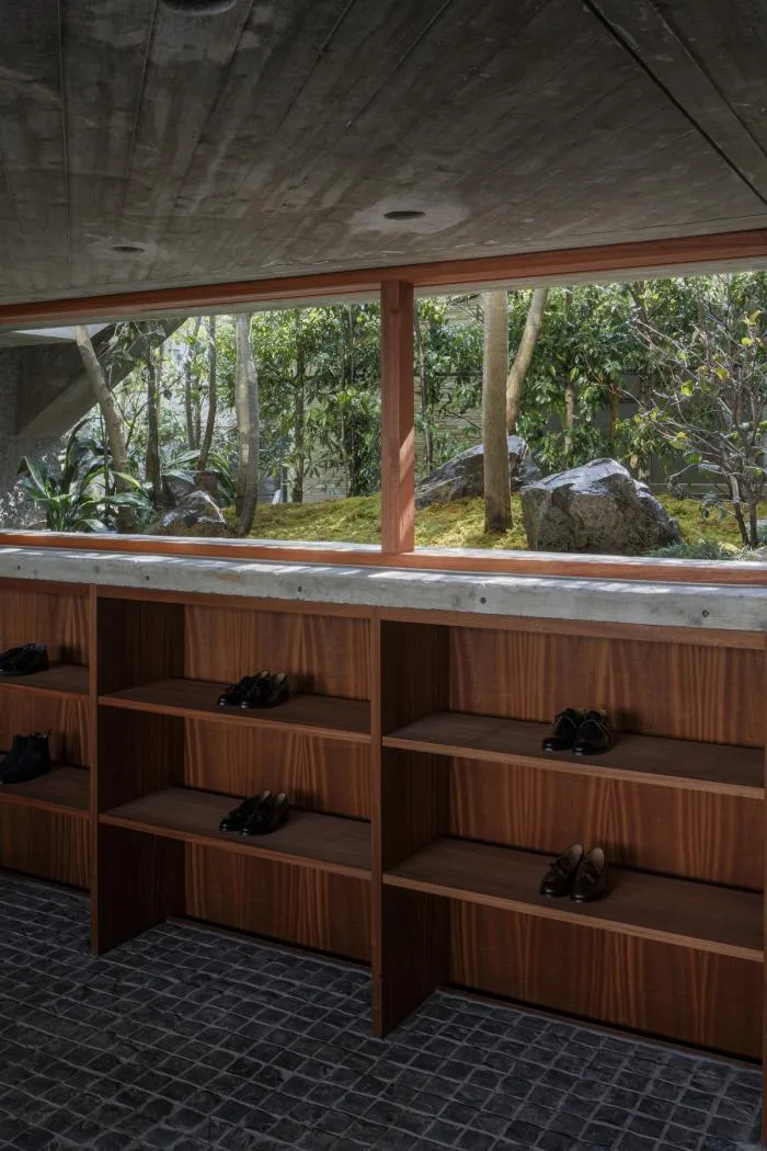 BIM Architecture | Thick and Transparent: Daihara Kendo Semi elevated Brand Store/Shimokawa Toru Architecture Firm