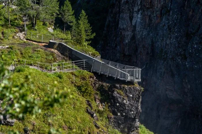 BIM Architecture | 150 feet long, spanning the waterfall abyss: Vøringsfossen Staircase Bridge in Norway