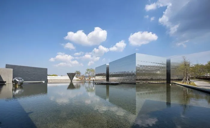 BIM Architecture | Sky and Water Weave Together, Hard Metal Reflects a Sense of Future: 'Mon Amour' Cultural Space