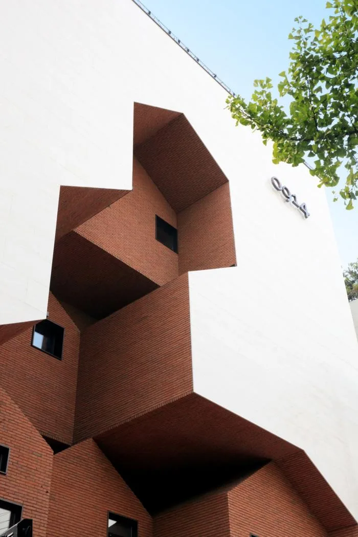 BIM Architecture | Village Small Houses Stacked in White Boxes: Korea 0914 Flagship Store