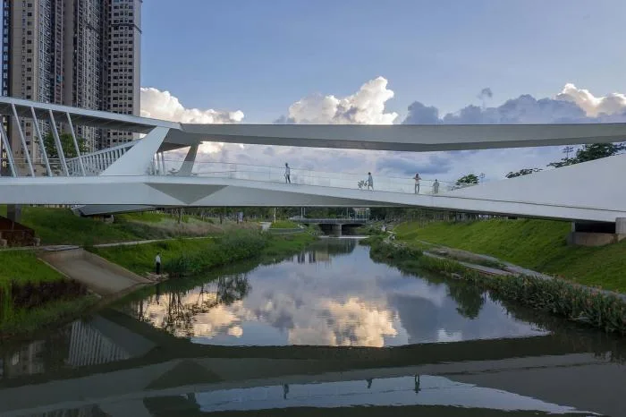 BIM Architecture | Tension in Tranquility: Cross River Pedestrian Bridge at Shenzhen Pingshan Senior High School/Nansha Original
