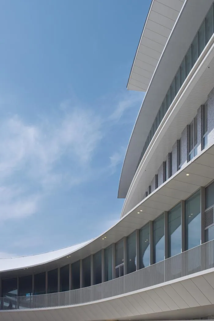 BIM Architecture | Flowing Shape, Dancing with the Waves: Daikin Industrial Headquarters/Zhuzhong Engineering Store