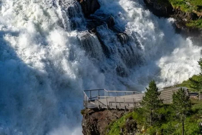BIM Architecture | 150 feet long, spanning the waterfall abyss: Vøringsfossen Staircase Bridge in Norway