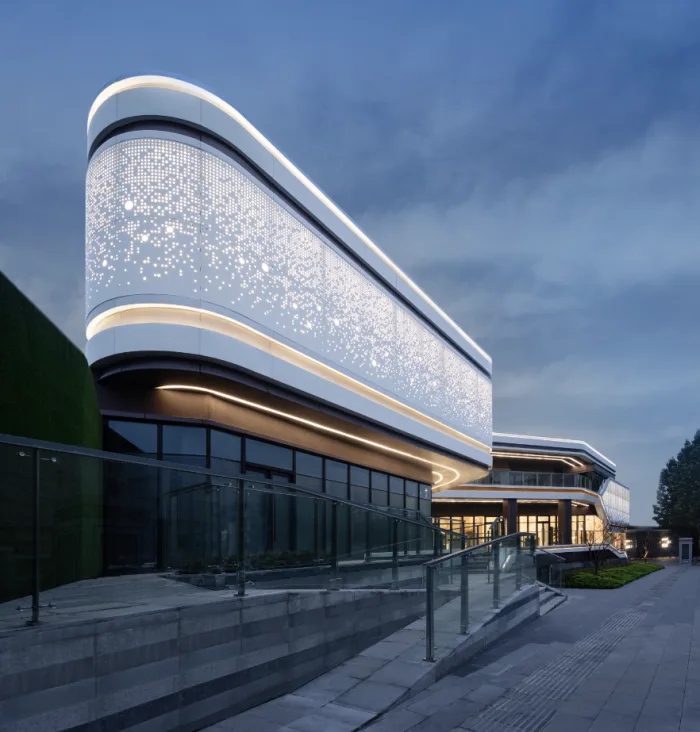 The new landmark of Xiaolingwei in Nanjing, the golden magnetic field of human life