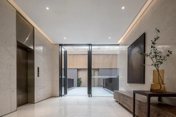Indoor real-life picture