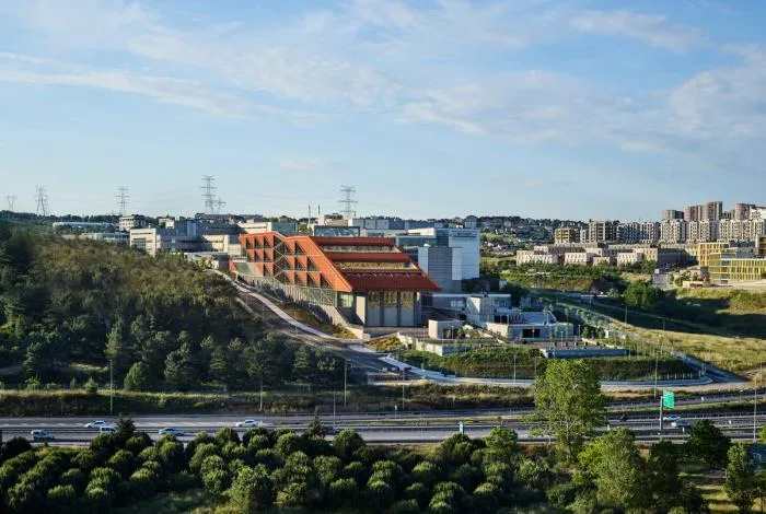 BIM Architecture | Wozniak University School of Architecture and Design: 'Diagonal' Creating Movement and Balance/ARK itection