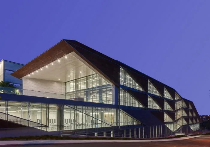 BIM Architecture | Wozniak University School of Architecture and Design: 'Diagonal' Creating Movement and Balance/ARK itection