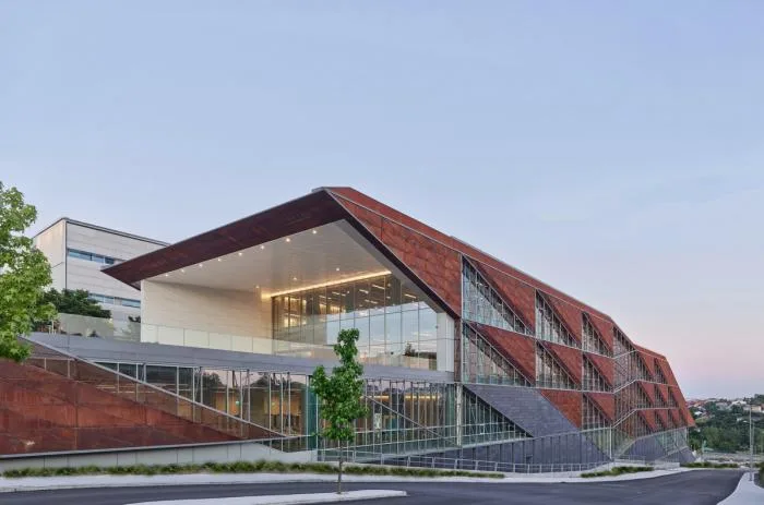 BIM Architecture | Wozniak University School of Architecture and Design: 'Diagonal' Creating Movement and Balance/ARK itection