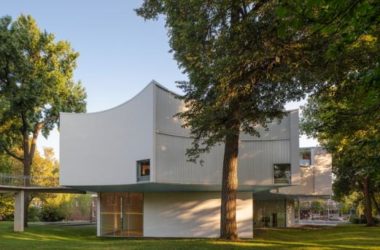 BIM Architecture: Lightly Flying - A Visual Arts Building Nestled Among Ancient Trees by Steven Hall Architects-BIM WORLD