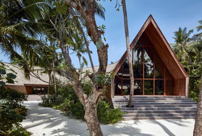 BIM Architecture | Island Village Gazing at the Blue Sea: Womuri Rigi Resort Hotel, Maldives