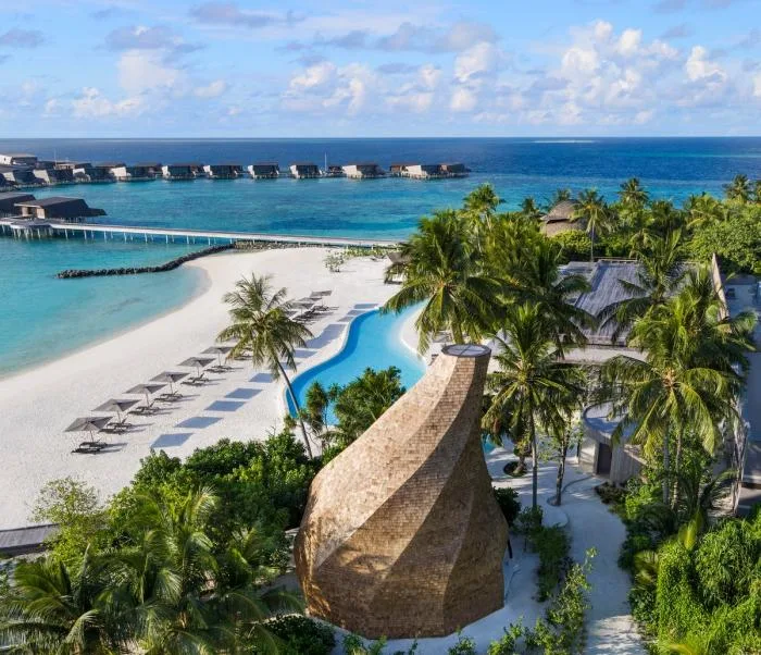 BIM Architecture | Island Village Gazing at the Blue Sea: Womuri Rigi Resort Hotel, Maldives