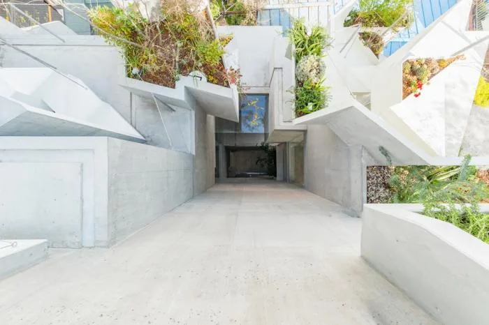 BIM Architecture | Growing and Extending Like Trees: Toyoshima Gallery Residence/Akihisa Hirata Architects, Japan