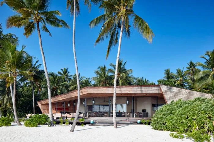 BIM Architecture | Island Village Gazing at the Blue Sea: Womuri Rigi Resort Hotel, Maldives