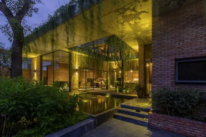 BIM Architecture | Enjoying the Courtyard, Watching Fish in Peace: Vietnam Green Screen Residence/HGAA