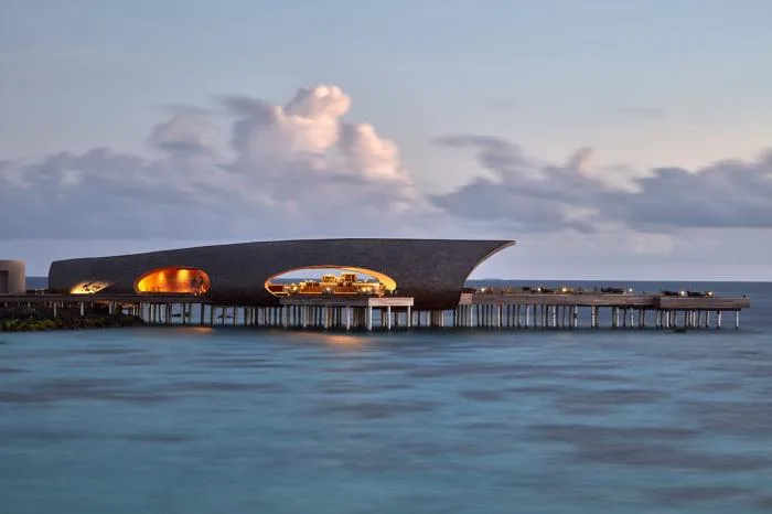 BIM Architecture | Island Village Gazing at the Blue Sea: Womuri Rigi Resort Hotel, Maldives