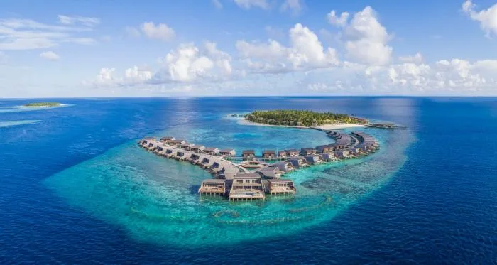 BIM Architecture | Island Village Gazing at the Blue Sea: Womuri Rigi Resort Hotel, Maldives