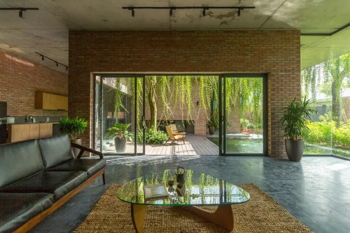 BIM Architecture | Enjoying the Courtyard, Watching Fish in Peace: Vietnam Green Screen Residence/HGAA