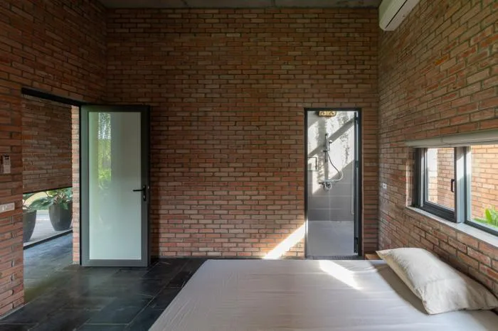 BIM Architecture | Enjoying the Courtyard, Watching Fish in Peace: Vietnam Green Screen Residence/HGAA