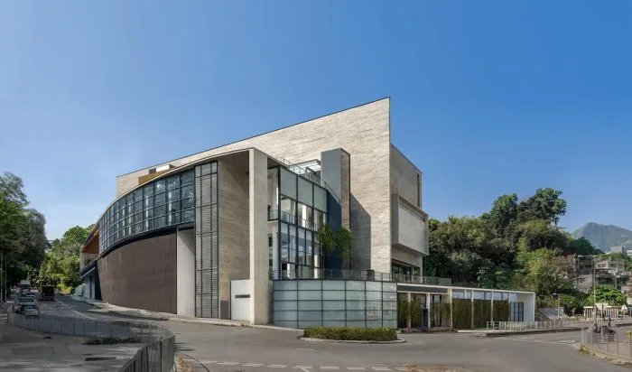 BIM Architecture | Misalignment biting, creating a cinema of light - Che Gong Temple Sports Center/Architectural Services Department