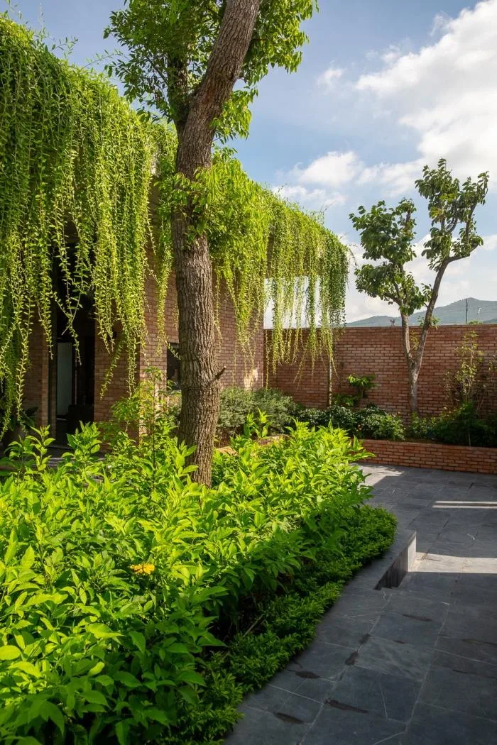 BIM Architecture | Enjoying the Courtyard, Watching Fish in Peace: Vietnam Green Screen Residence/HGAA