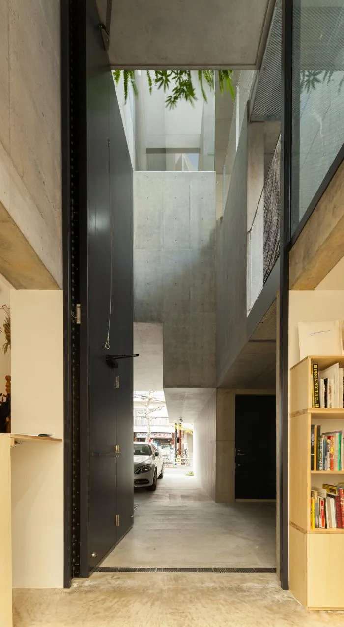 BIM Architecture | Growing and Extending Like Trees: Toyoshima Gallery Residence/Akihisa Hirata Architects, Japan
