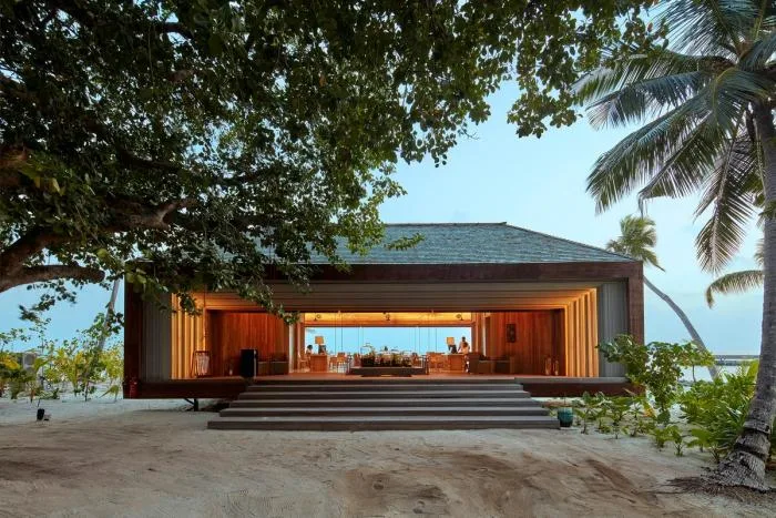 BIM Architecture | Island Village Gazing at the Blue Sea: Womuri Rigi Resort Hotel, Maldives