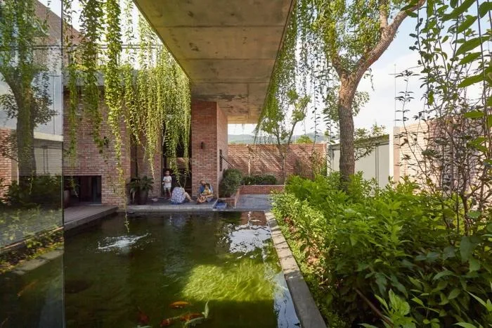 BIM Architecture | Enjoying the Courtyard, Watching Fish in Peace: Vietnam Green Screen Residence/HGAA