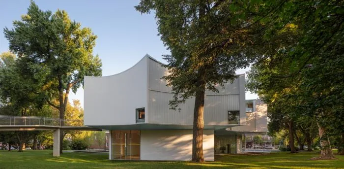 BIM Architecture | Lightly Flying, Born Around Ancient Trees, Went Visual Arts Building/Steven Hall Architects