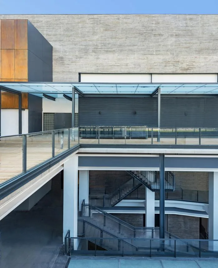 BIM Architecture | Misalignment biting, creating a cinema of light - Che Gong Temple Sports Center/Architectural Services Department