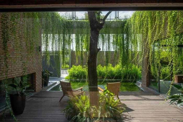 BIM Architecture | Enjoying the Courtyard, Watching Fish in Peace: Vietnam Green Screen Residence/HGAA
