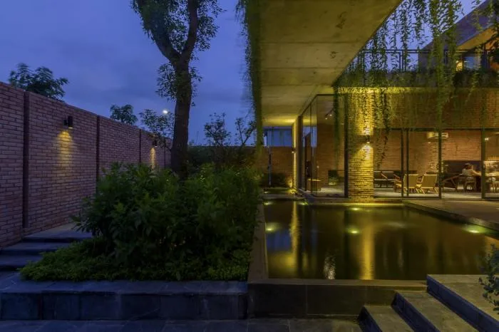 BIM Architecture | Enjoying the Courtyard, Watching Fish in Peace: Vietnam Green Screen Residence/HGAA