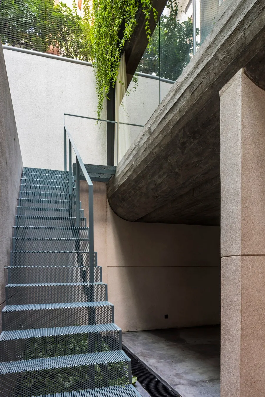 BIM Architecture | Tan Dinh Residence in Vietnam, simply living on the "bridge"/MIA Design Studio