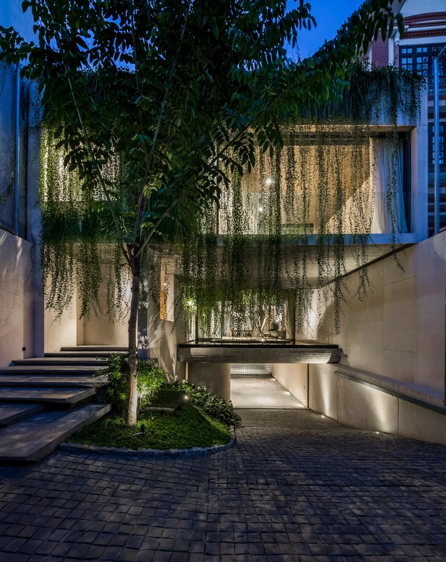 BIM Architecture | Tan Dinh Residence in Vietnam, simply living on the "bridge"/MIA Design Studio