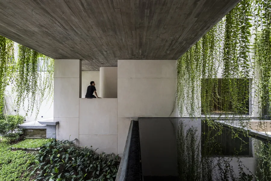 BIM Architecture | Tan Dinh Residence in Vietnam, simply living on the "bridge"/MIA Design Studio