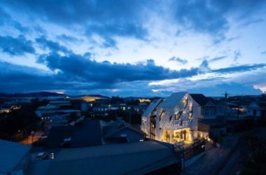 BIM Architecture: Starry Skies and Giant Lanterns Illuminate Le House at Night-BIM WORLD