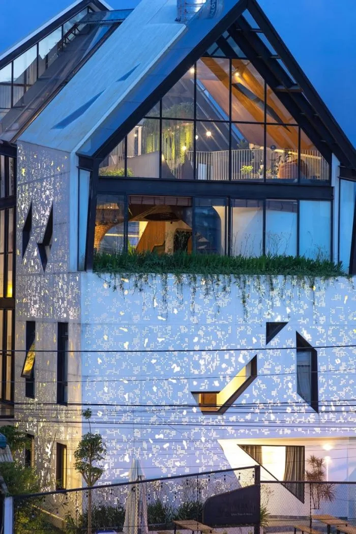 BIM Architecture | Starry Stars, Giant Lanterns at Night/Le House
